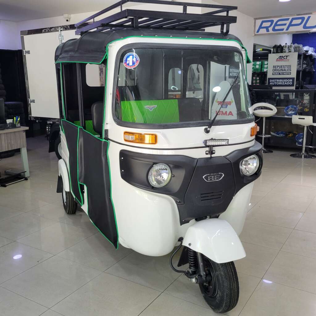 Vista frontal del Bajaj Torito Willys